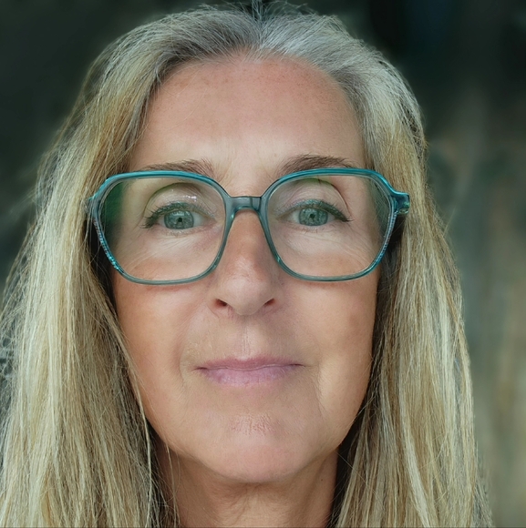 Meet your Posher, Karin - Picture 2 of 2